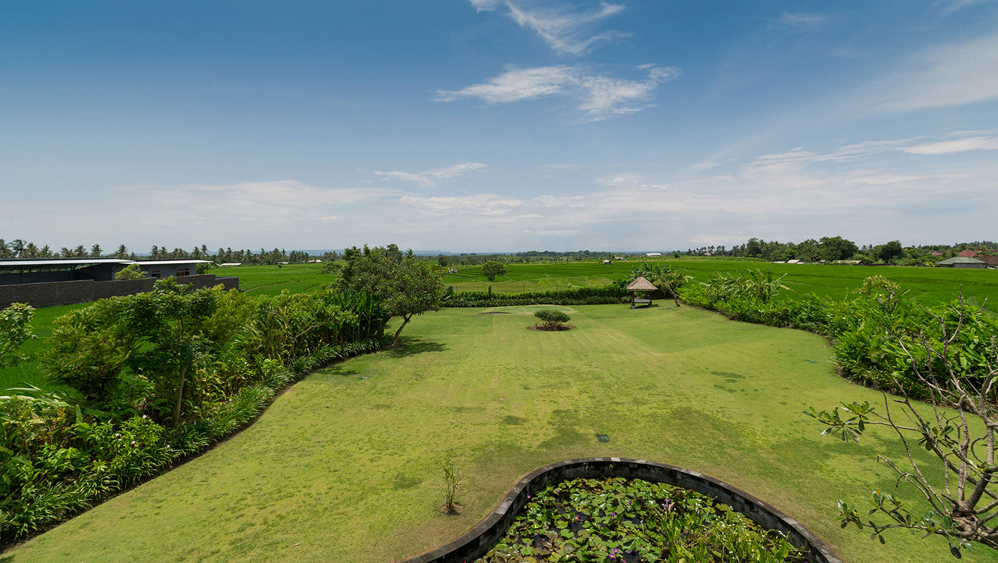 Villa Mandalay - Pitch & Put in front of villa